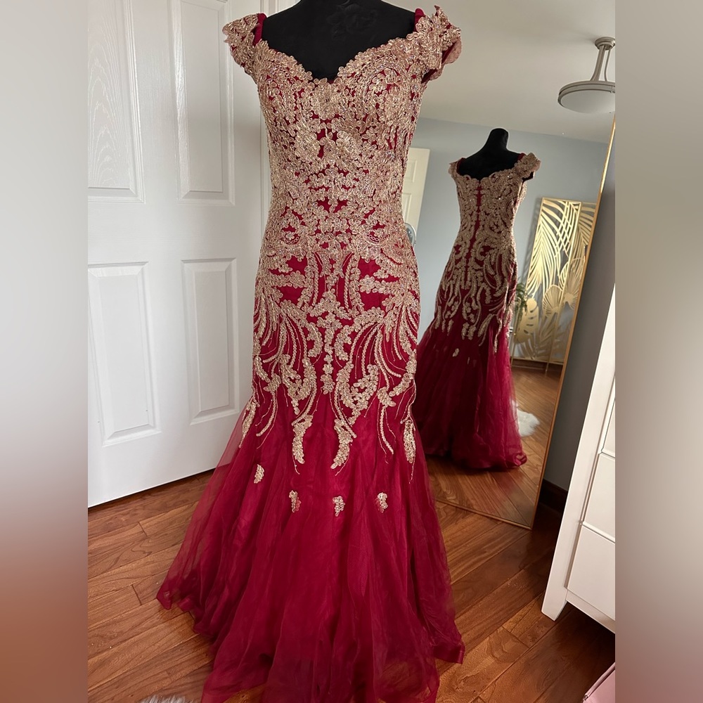 PROM Gorgeous deep red/burgundy dress w gold details